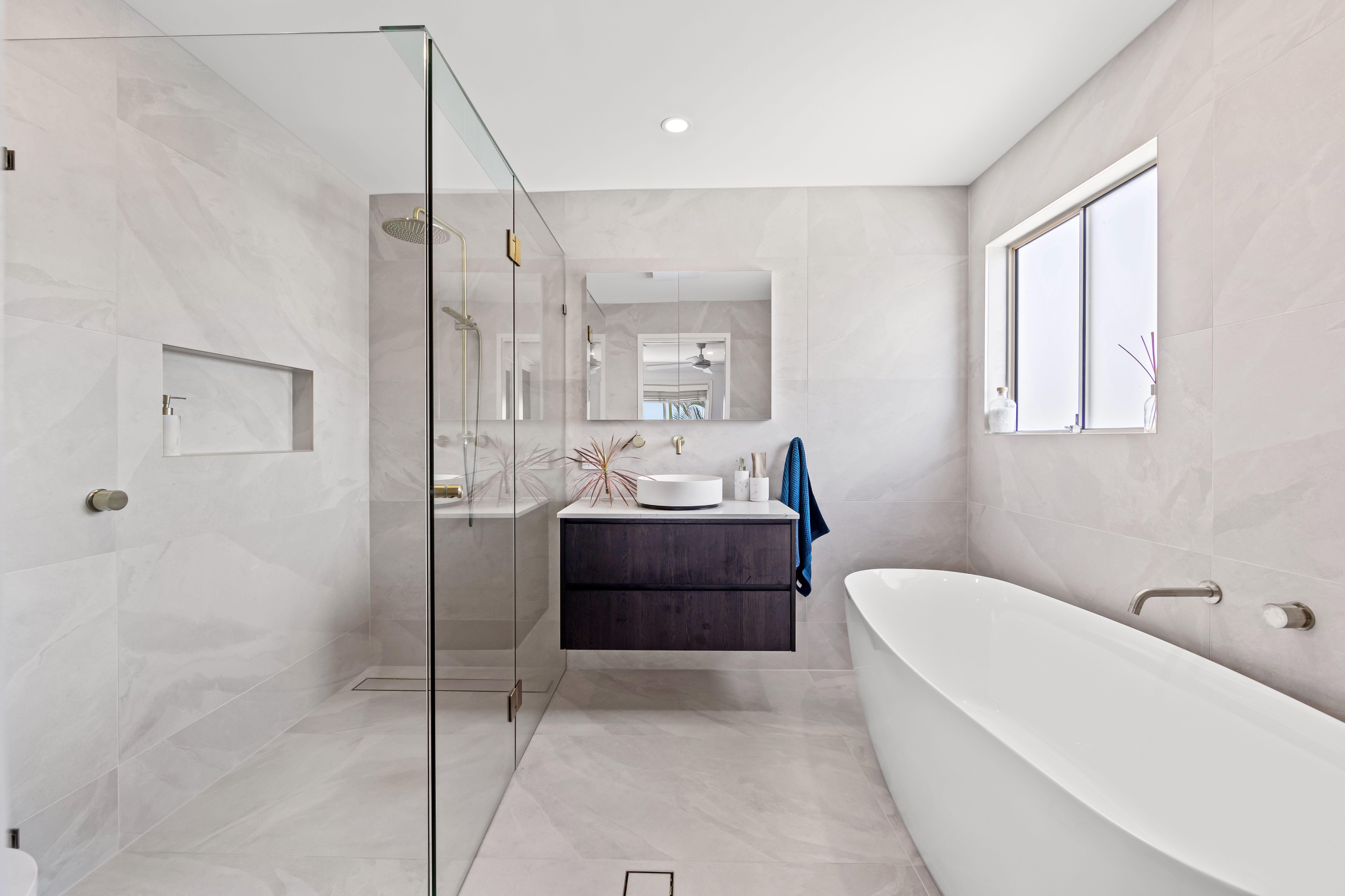 Luxury Canal Front Family Home