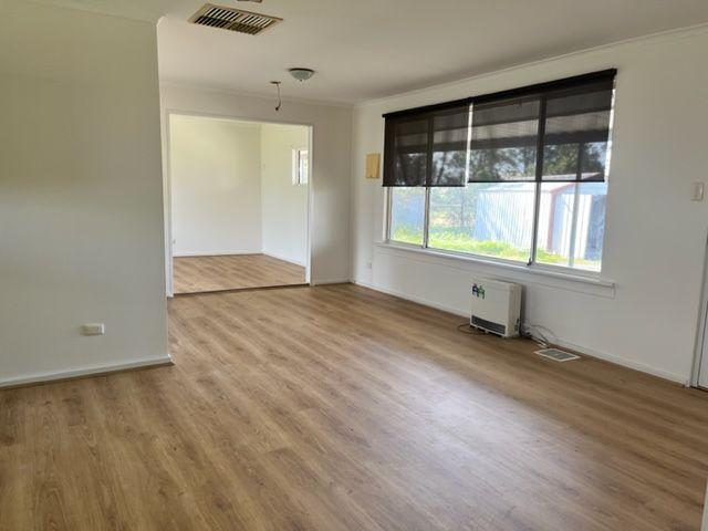 Spacious 3-Bedroom Family Home with Equine Facilities!