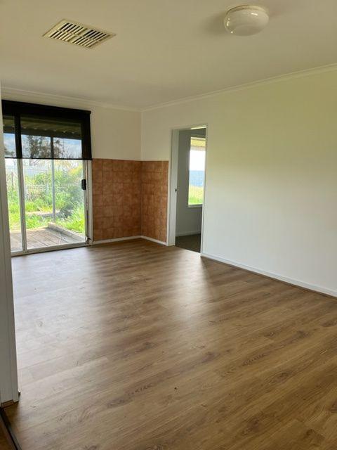 Spacious 3-Bedroom Family Home with Equine Facilities!