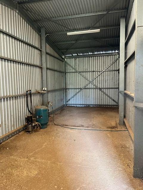 Spacious 3-Bedroom Family Home with Equine Facilities!