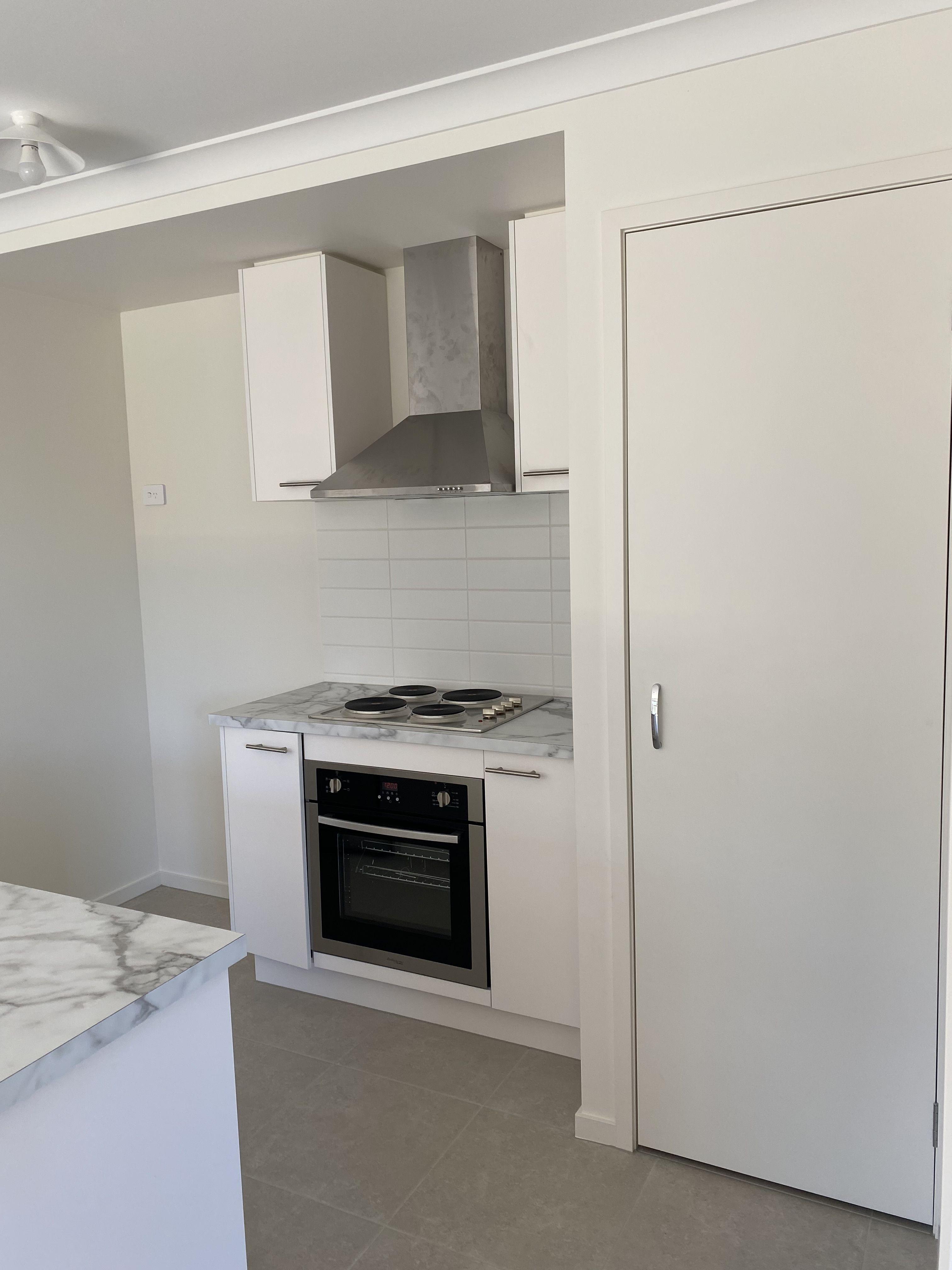 PLEASE CALL RAY WHITE OFFICE TO BOOK A VIEWING 03 57942777