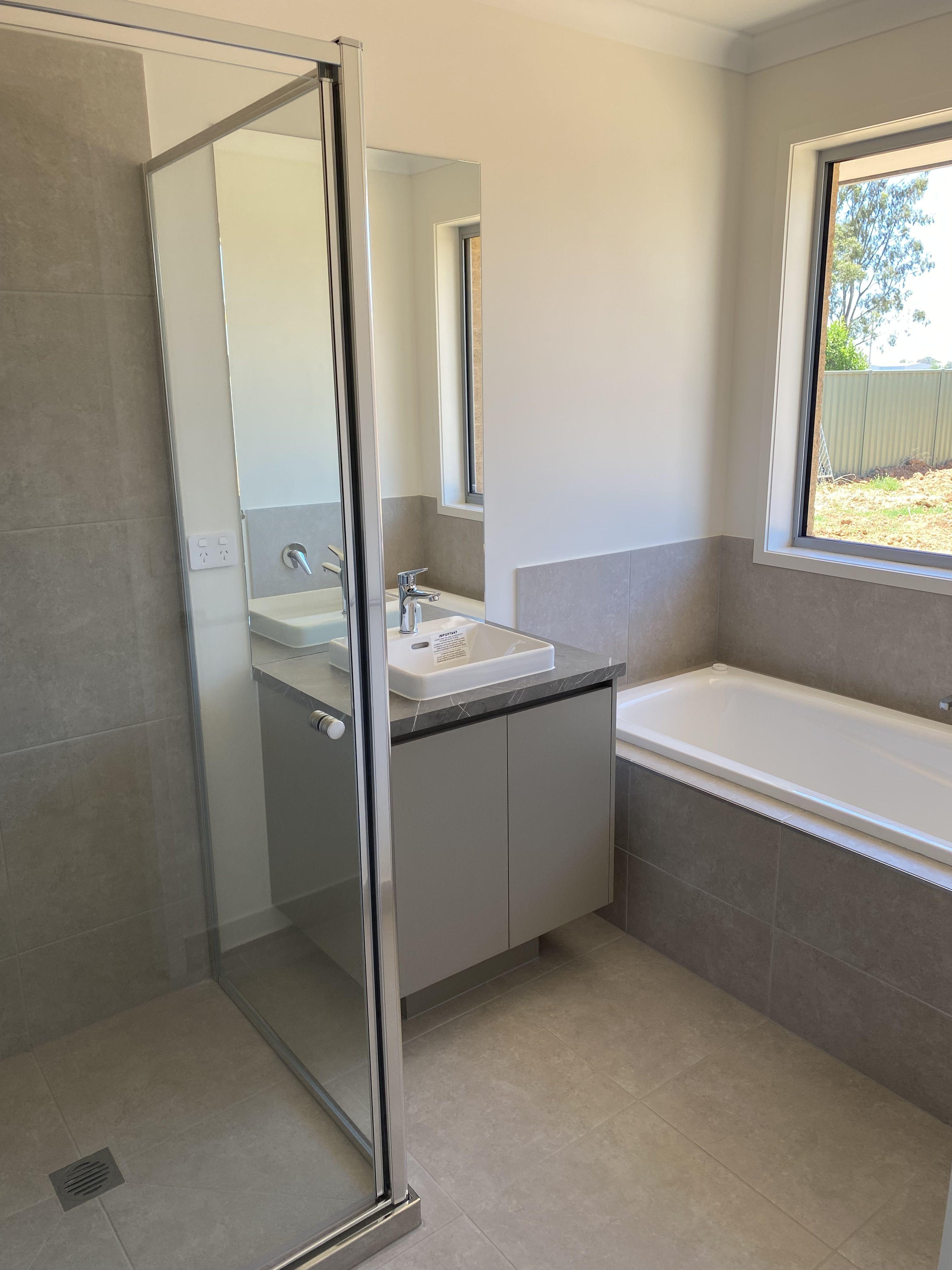 PLEASE CALL RAY WHITE OFFICE TO BOOK A VIEWING 03 57942777