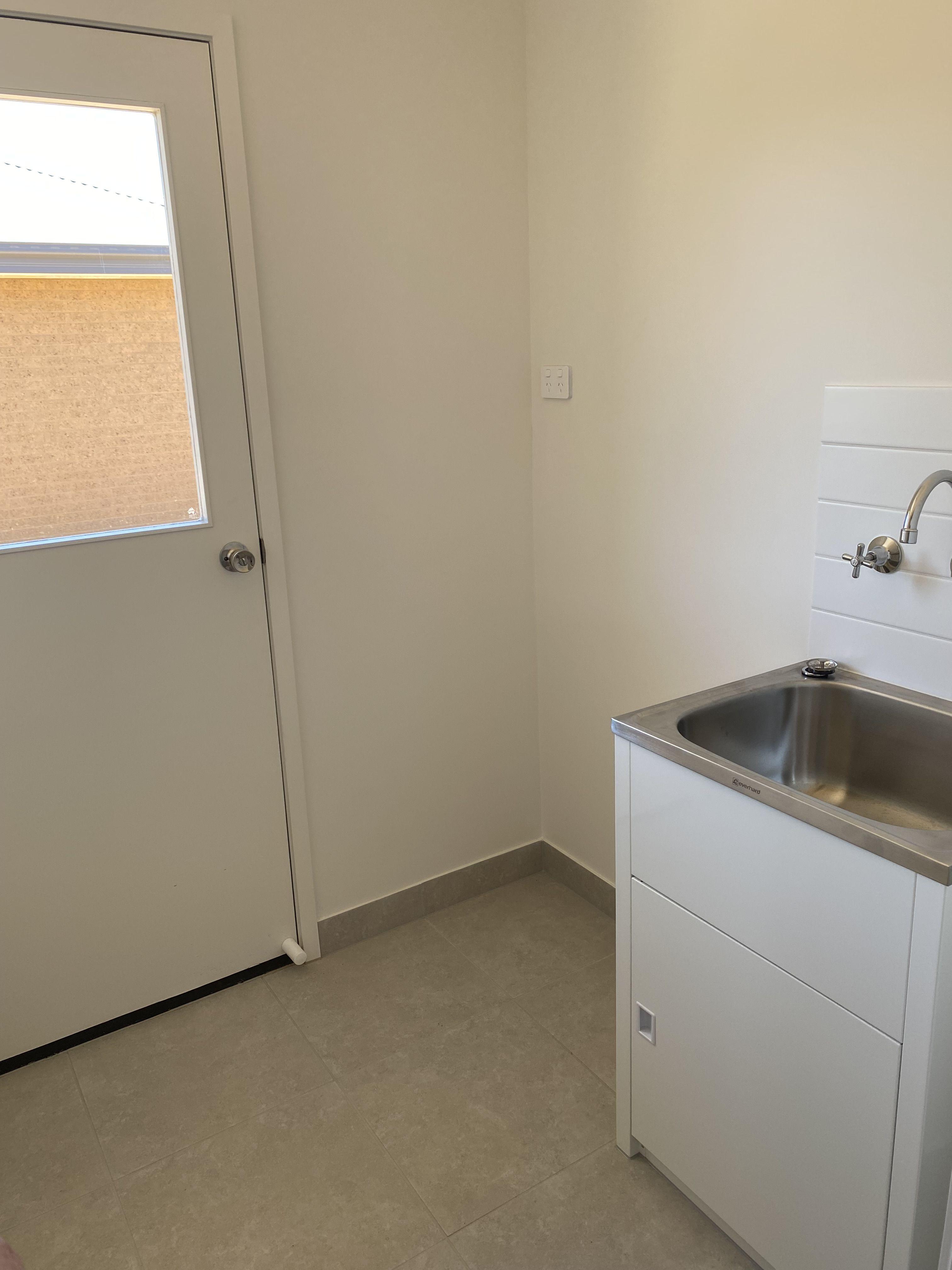 PLEASE CALL RAY WHITE OFFICE TO BOOK A VIEWING 03 57942777