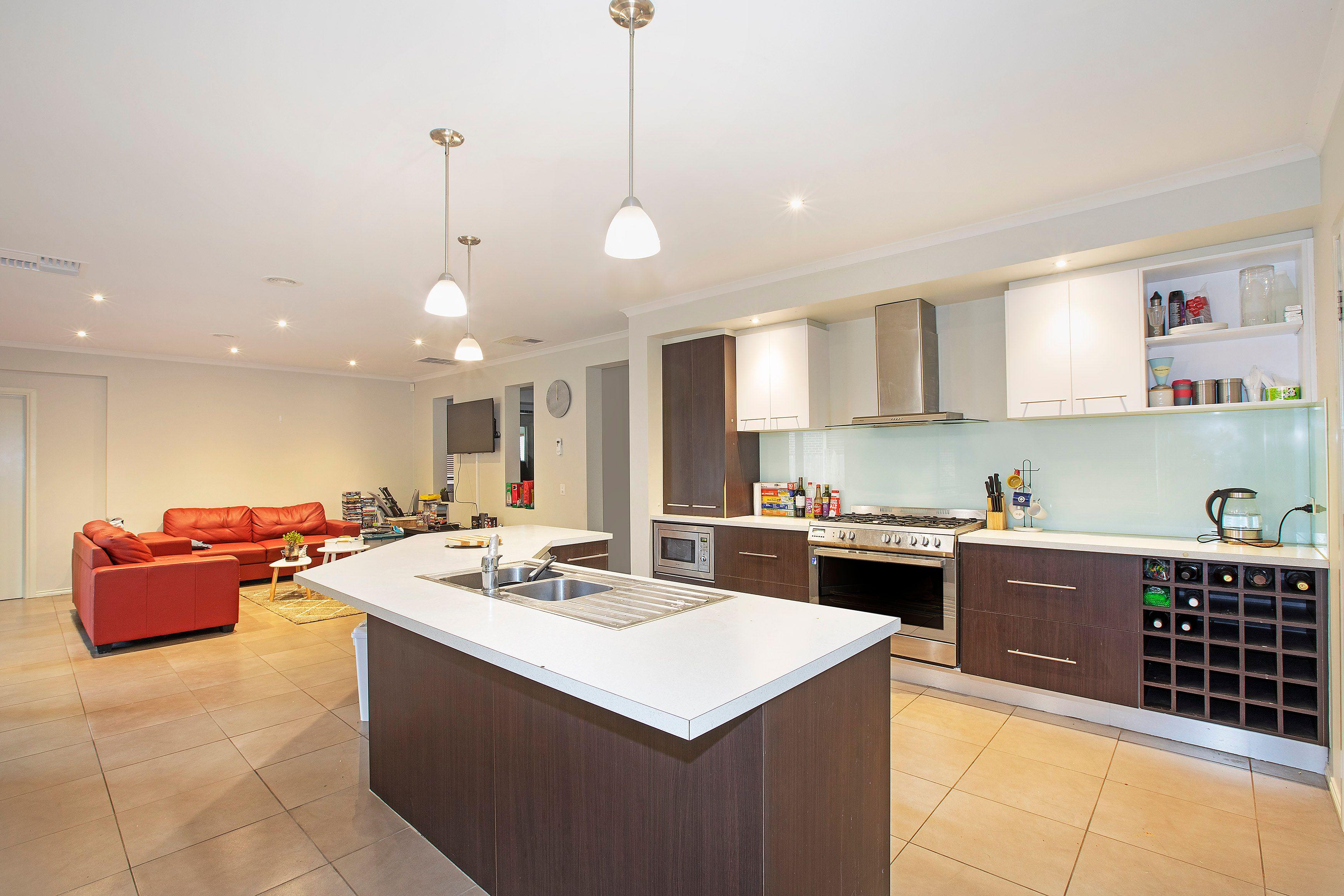 ROOMING HOUSE - ONE ROOM AVAILABLE