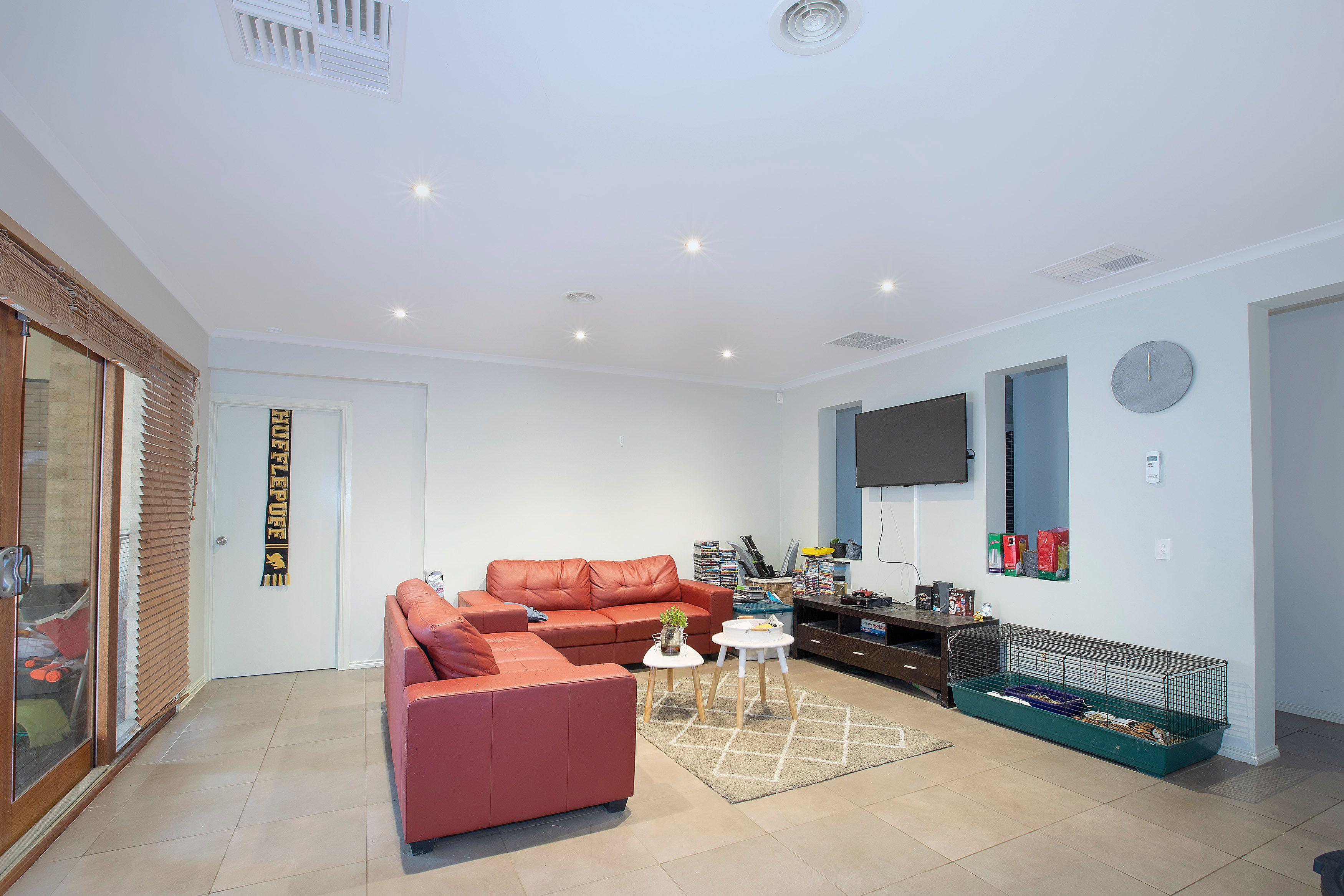 ROOMING HOUSE - ONE ROOM AVAILABLE