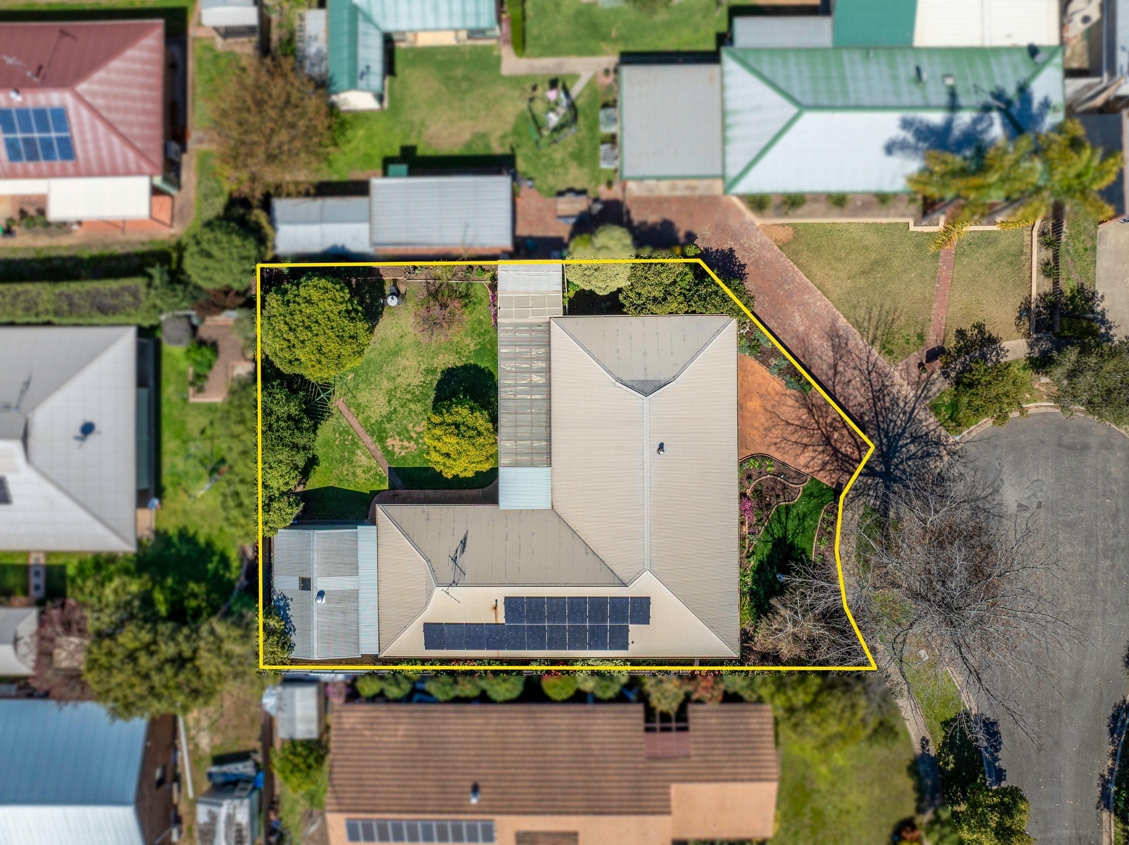 Immaculate 4-Bedroom Family Home in Quiet Court Location