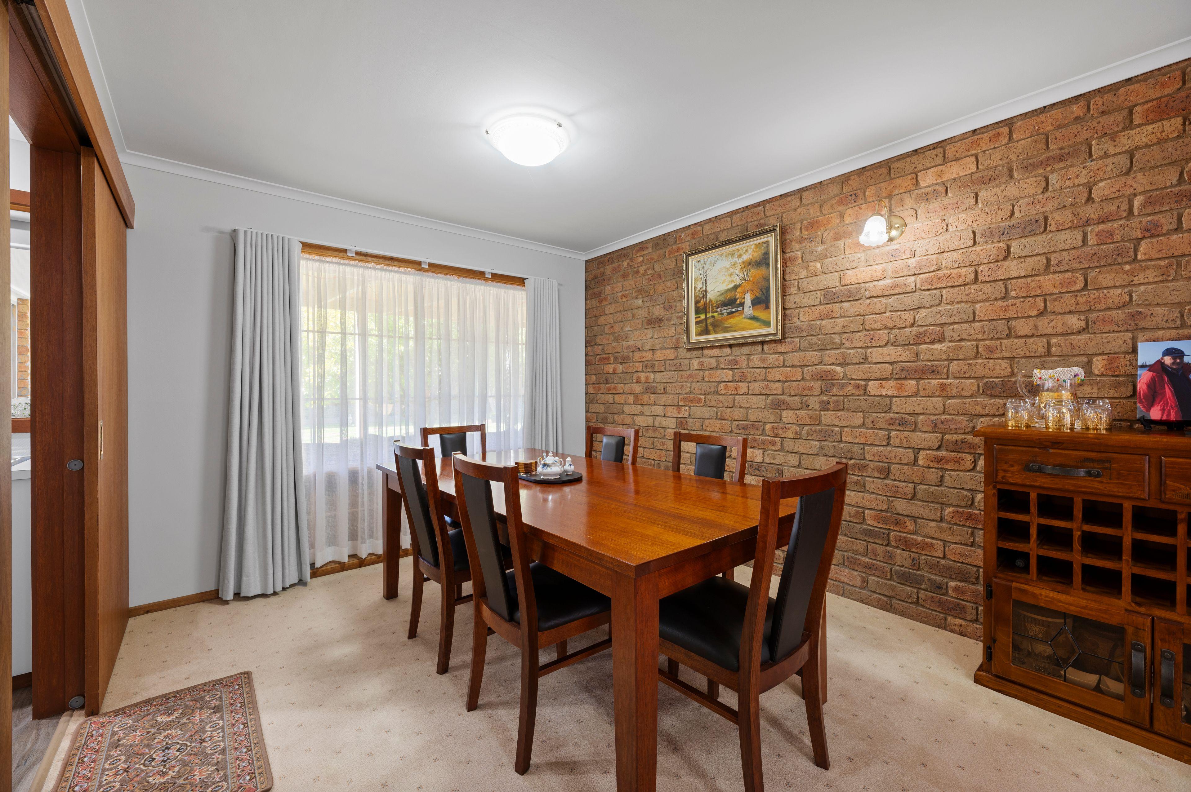 Immaculate 4-Bedroom Family Home in Quiet Court Location