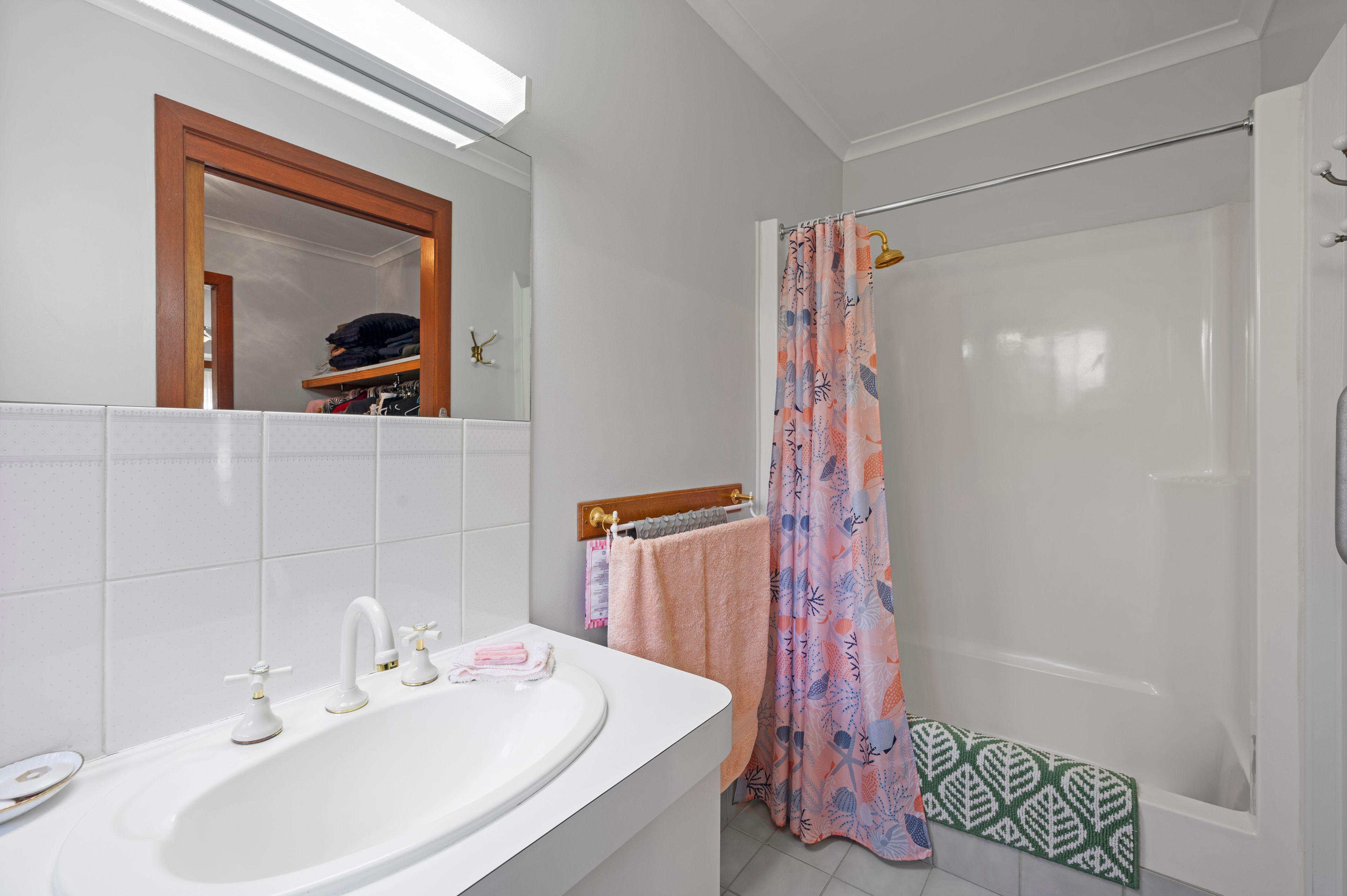 Immaculate 4-Bedroom Family Home in Quiet Court Location