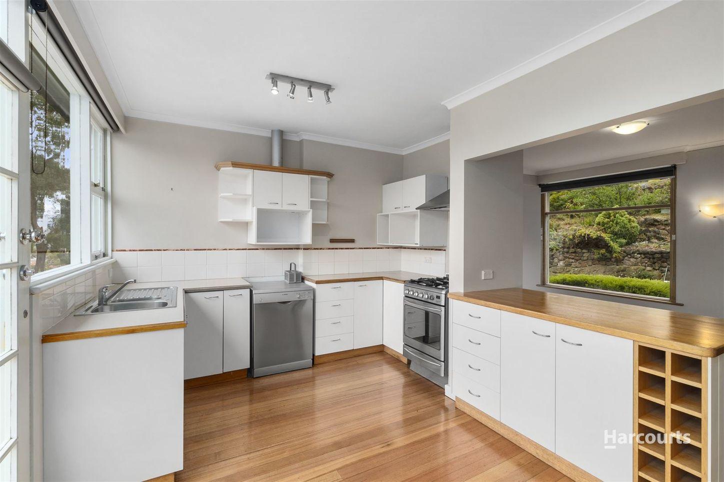 99 Karoola Road, LINDISFARNE, TAS 7015 - House for Rent - harcourts.net