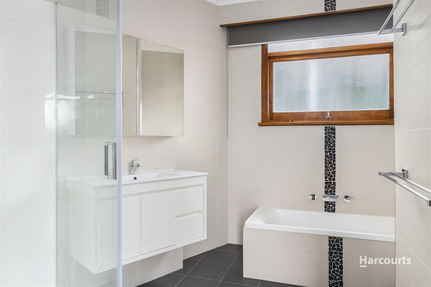 99 Karoola Road, LINDISFARNE, TAS 7015 - House for Rent - harcourts.net