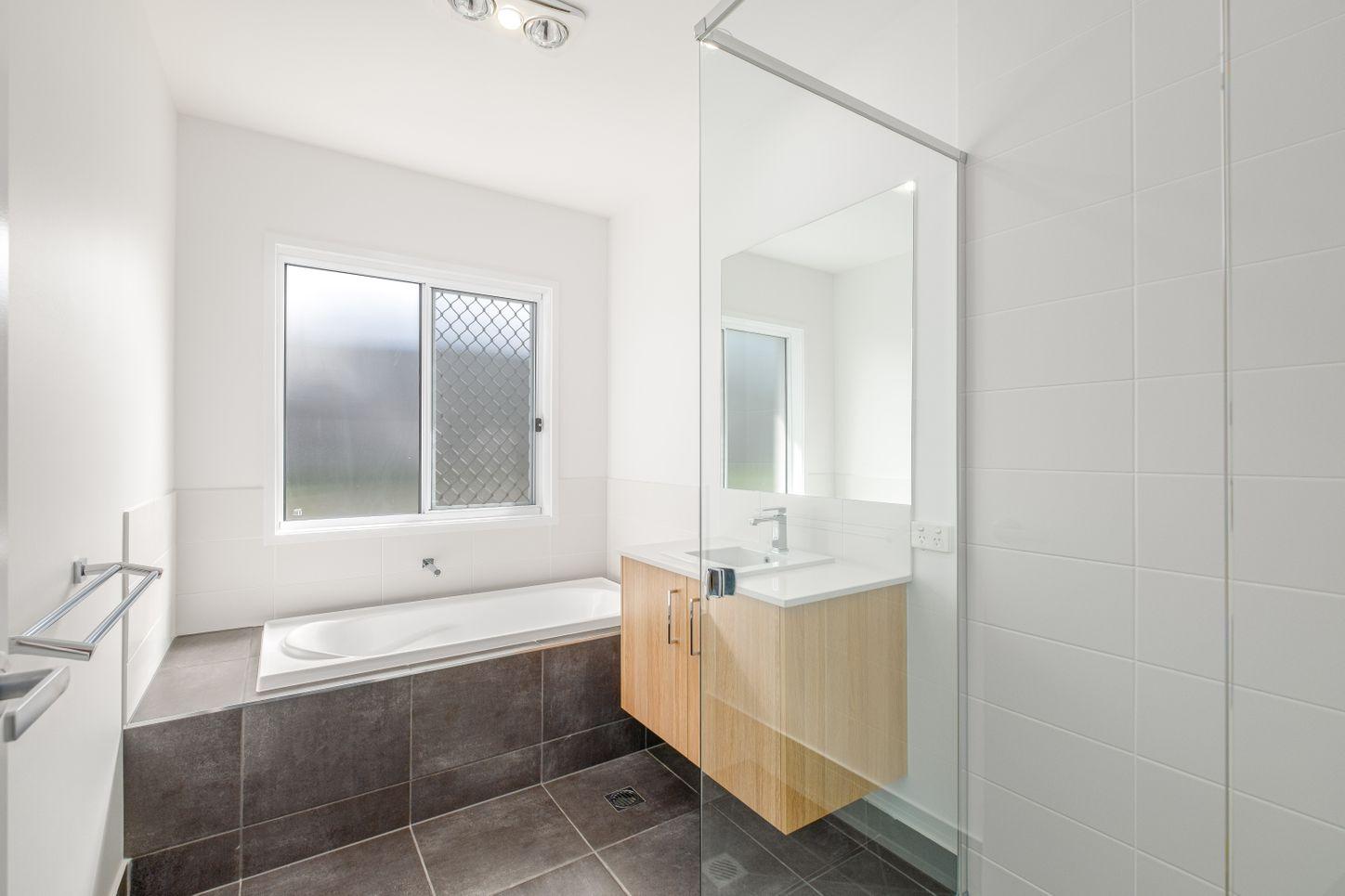 2/35 Brickfields Crescent, SOUTHSIDE, QLD 4570 - Duplex for Rent - harcourts.net