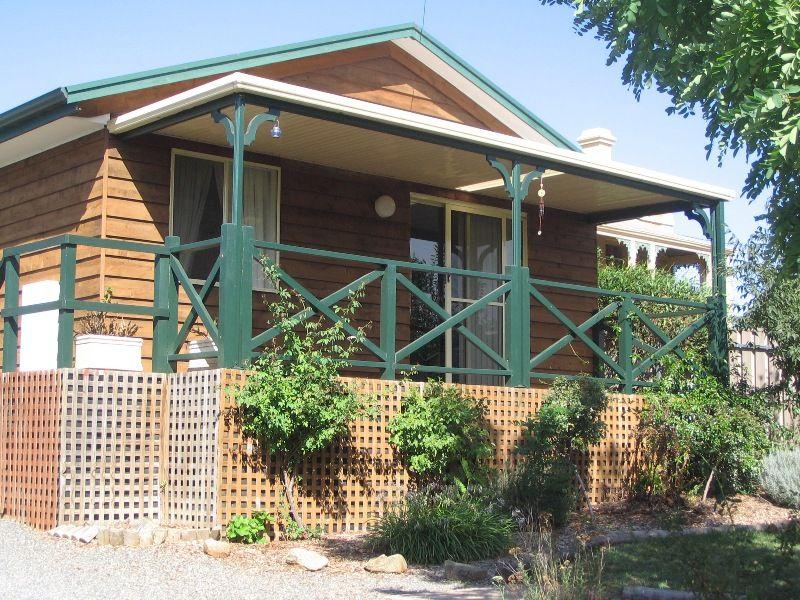 Prop-GPT: House: SA Clare, SA 5453 Laid Back Living in Clare!