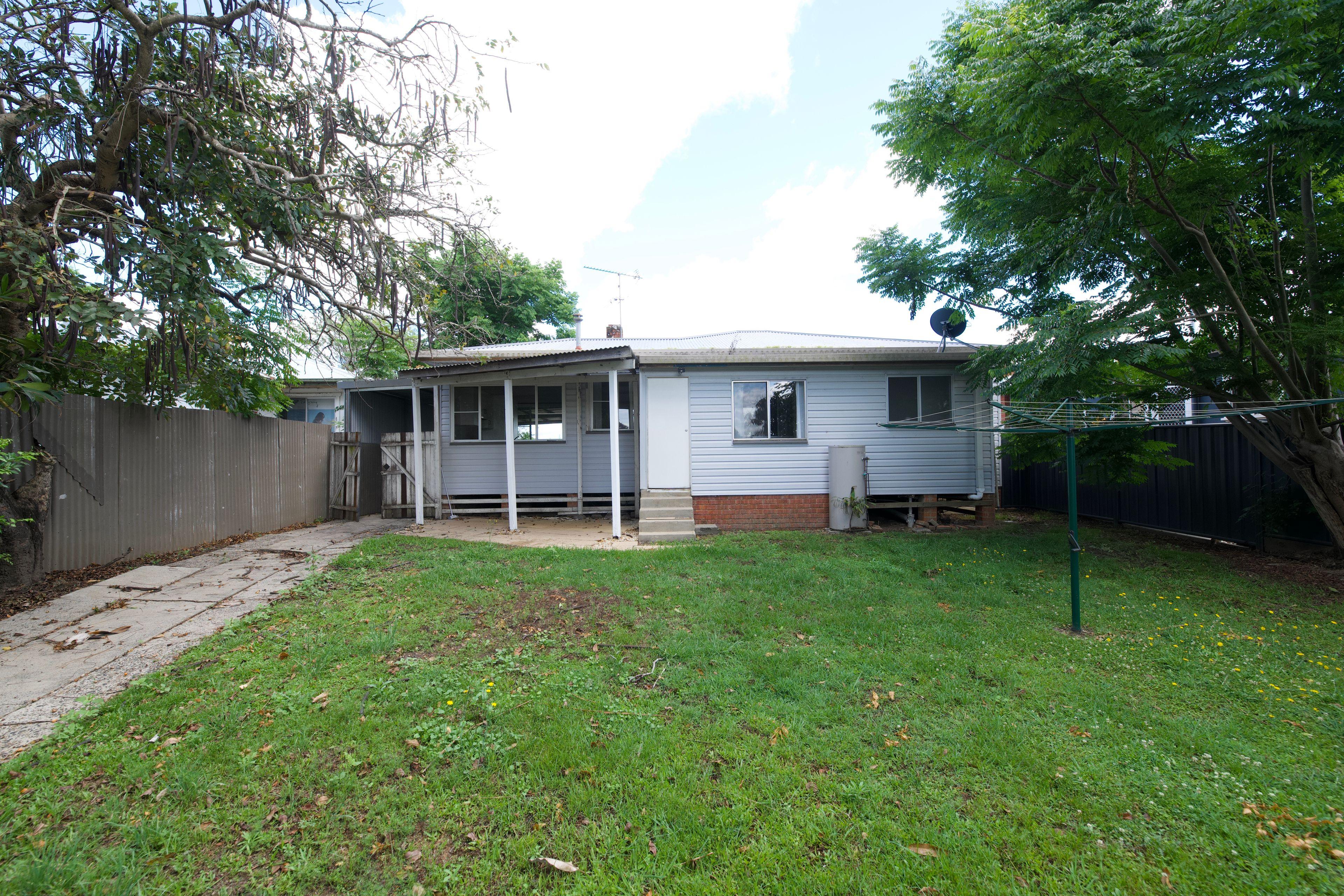 Perfectly positioned 3 bedroom home - Walk to Schools & Hospital