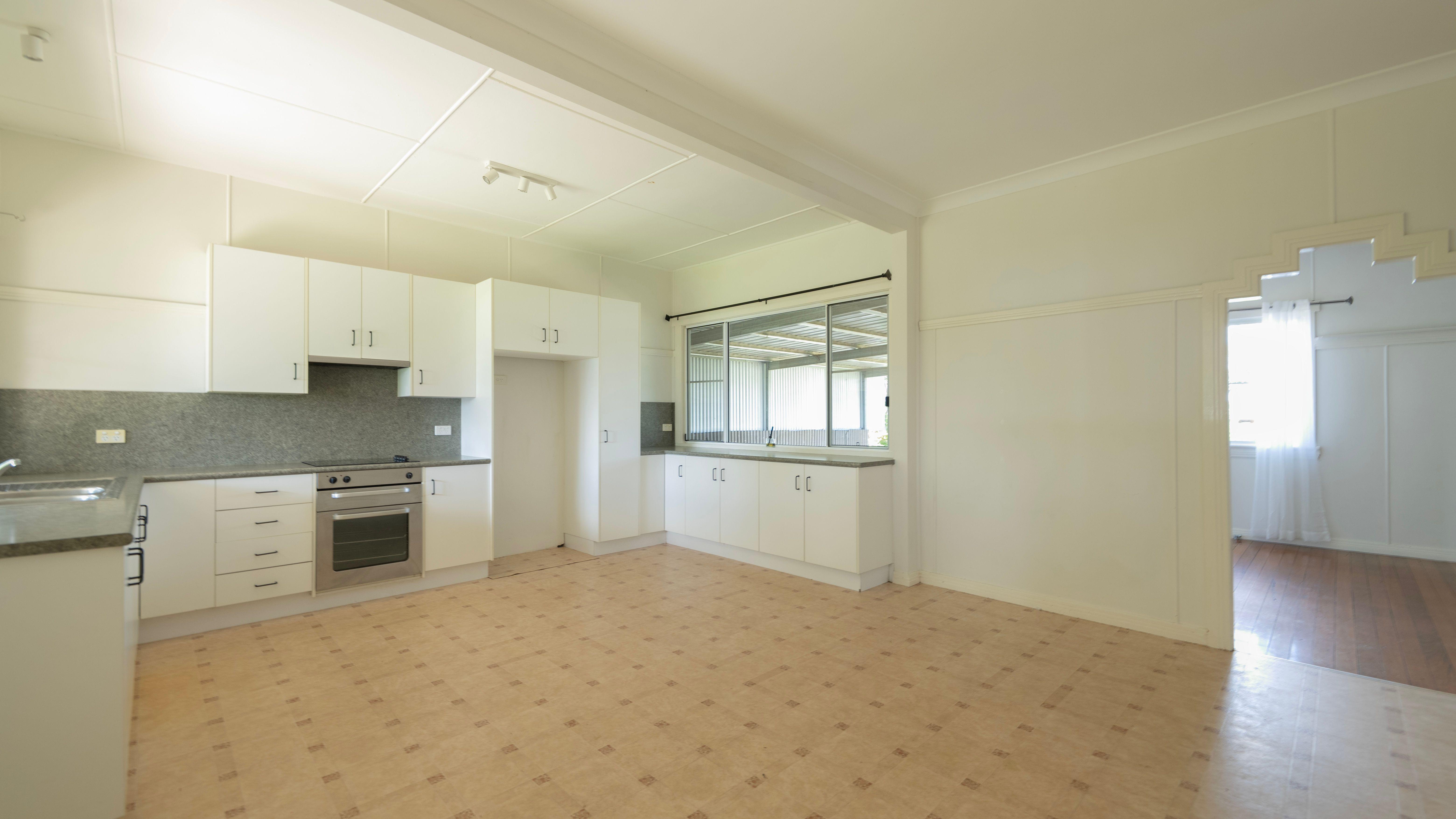 Perfectly positioned 3 bedroom home - Walk to Schools & Hospital