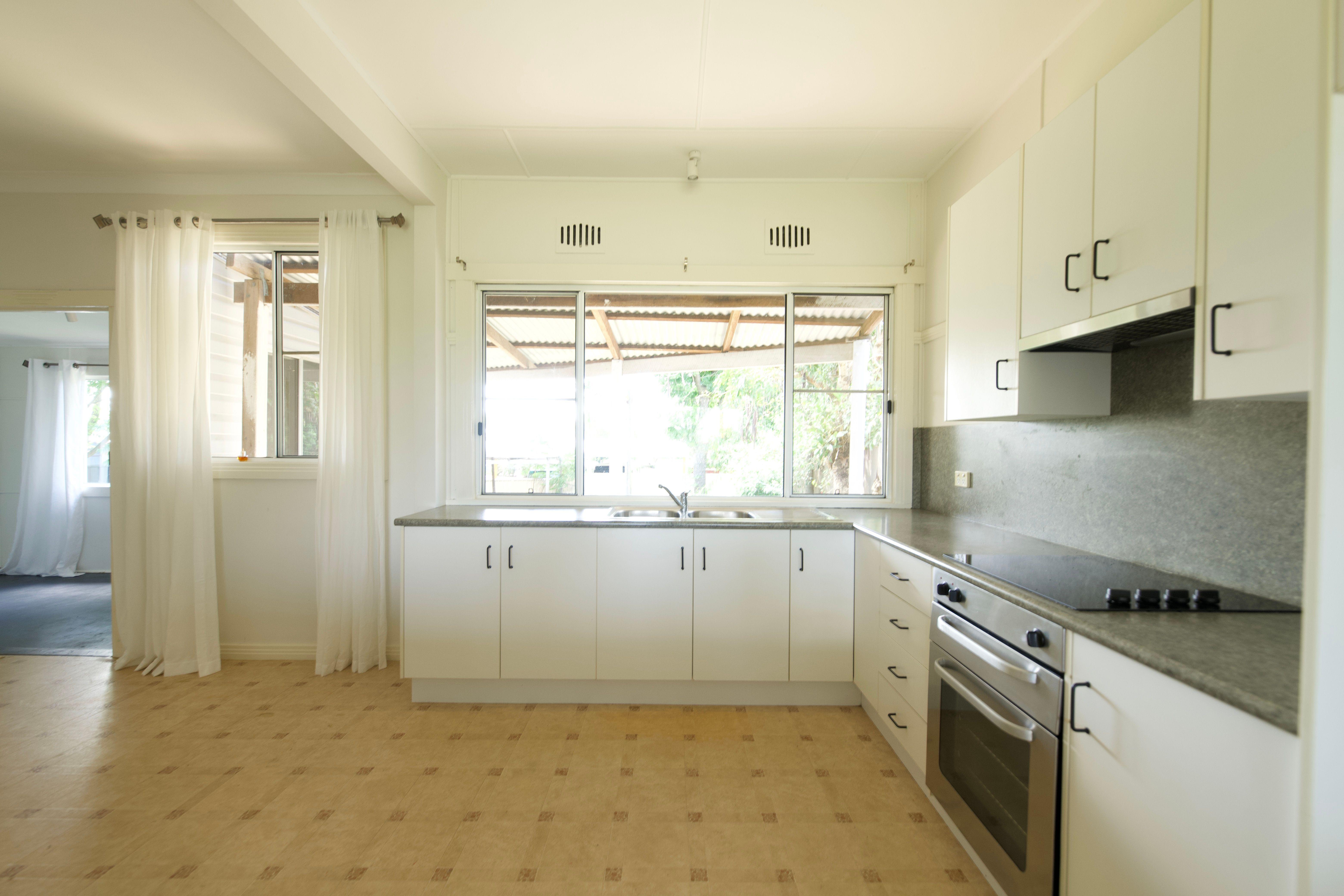 Perfectly positioned 3 bedroom home - Walk to Schools & Hospital