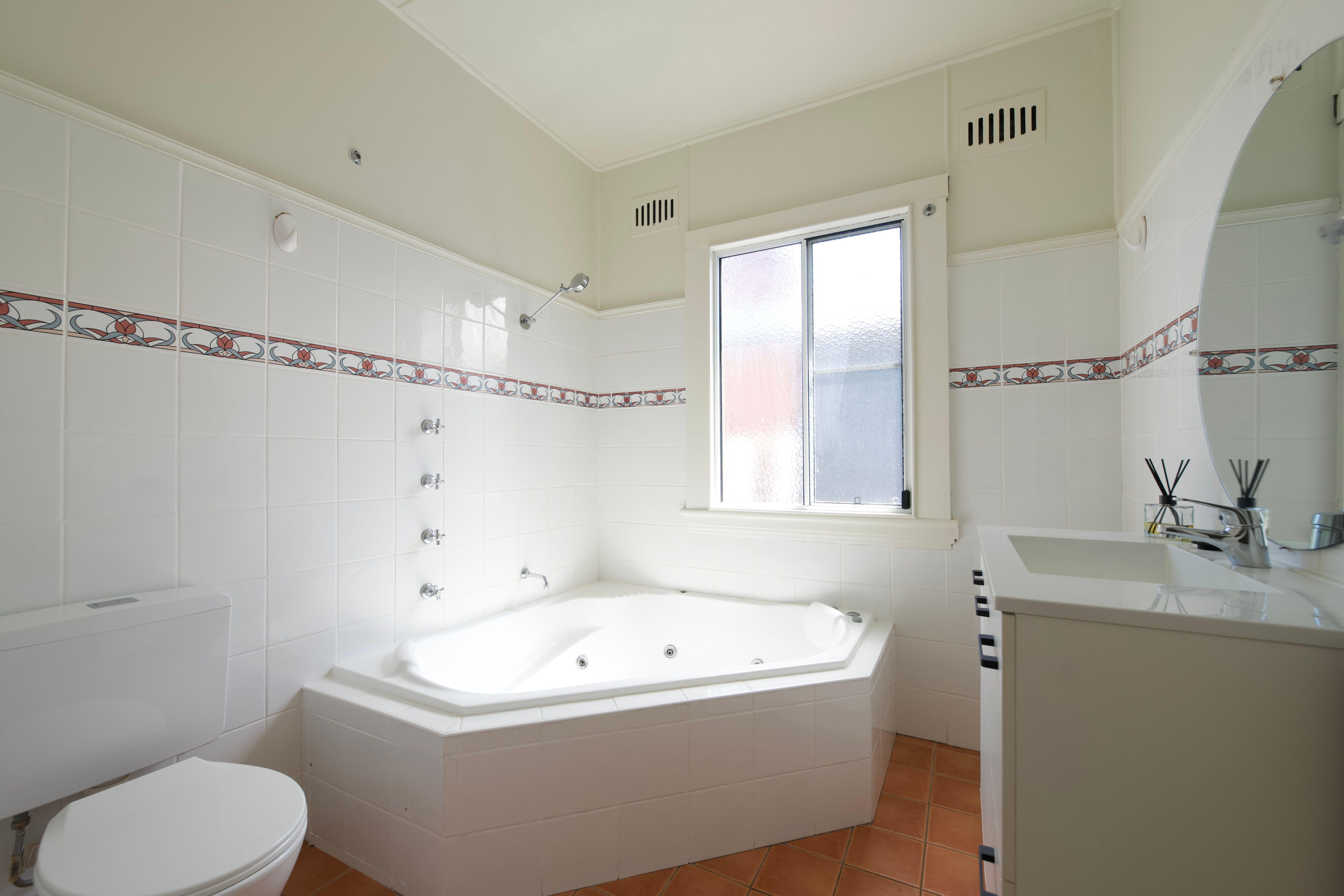 Perfectly positioned 3 bedroom home - Walk to Schools & Hospital