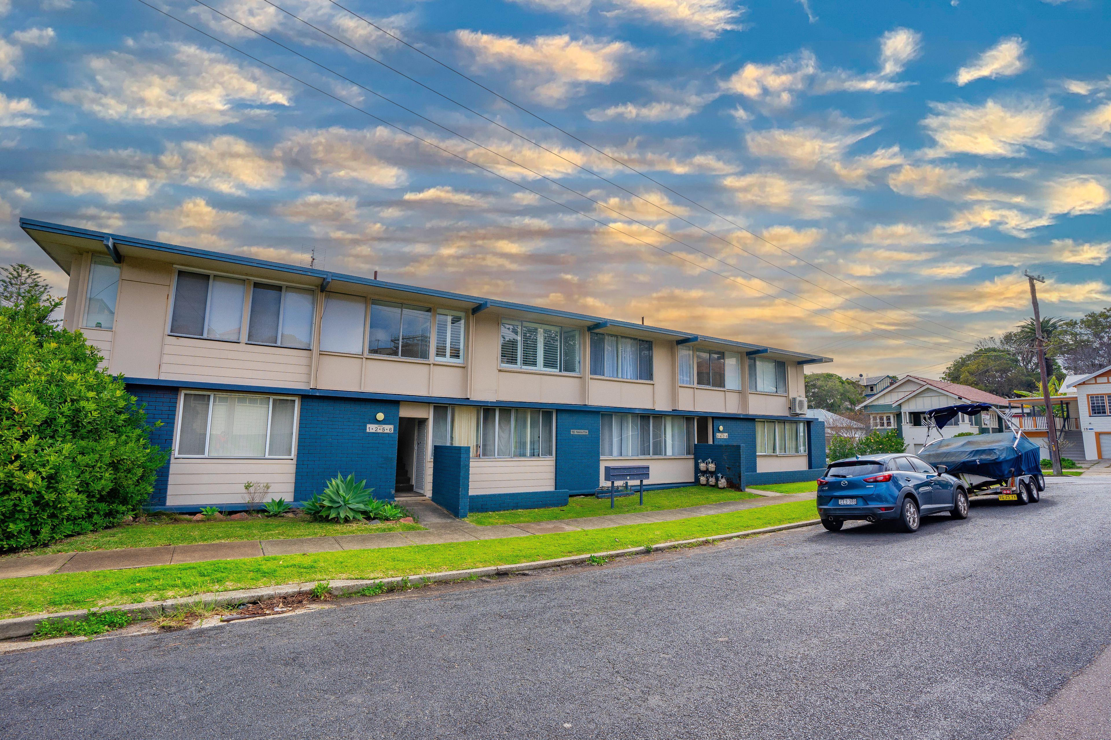 Prop-GPT: Unit: NSW The Hill, NSW 2300 Coastal Convenience - Bright Studio Near Beach & CBD