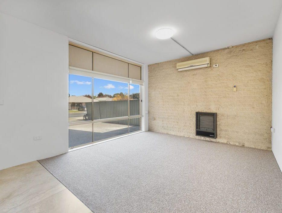 Neat and Convenient One-Bedroom Unit in Central Lavington