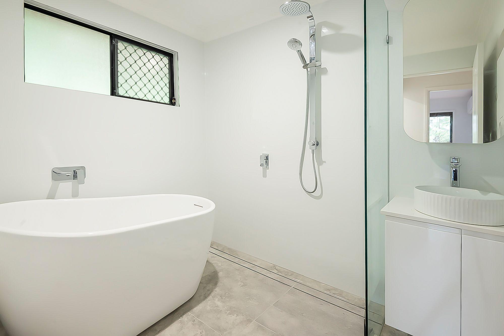 PRIVATE HOME IN BUSH SETTING