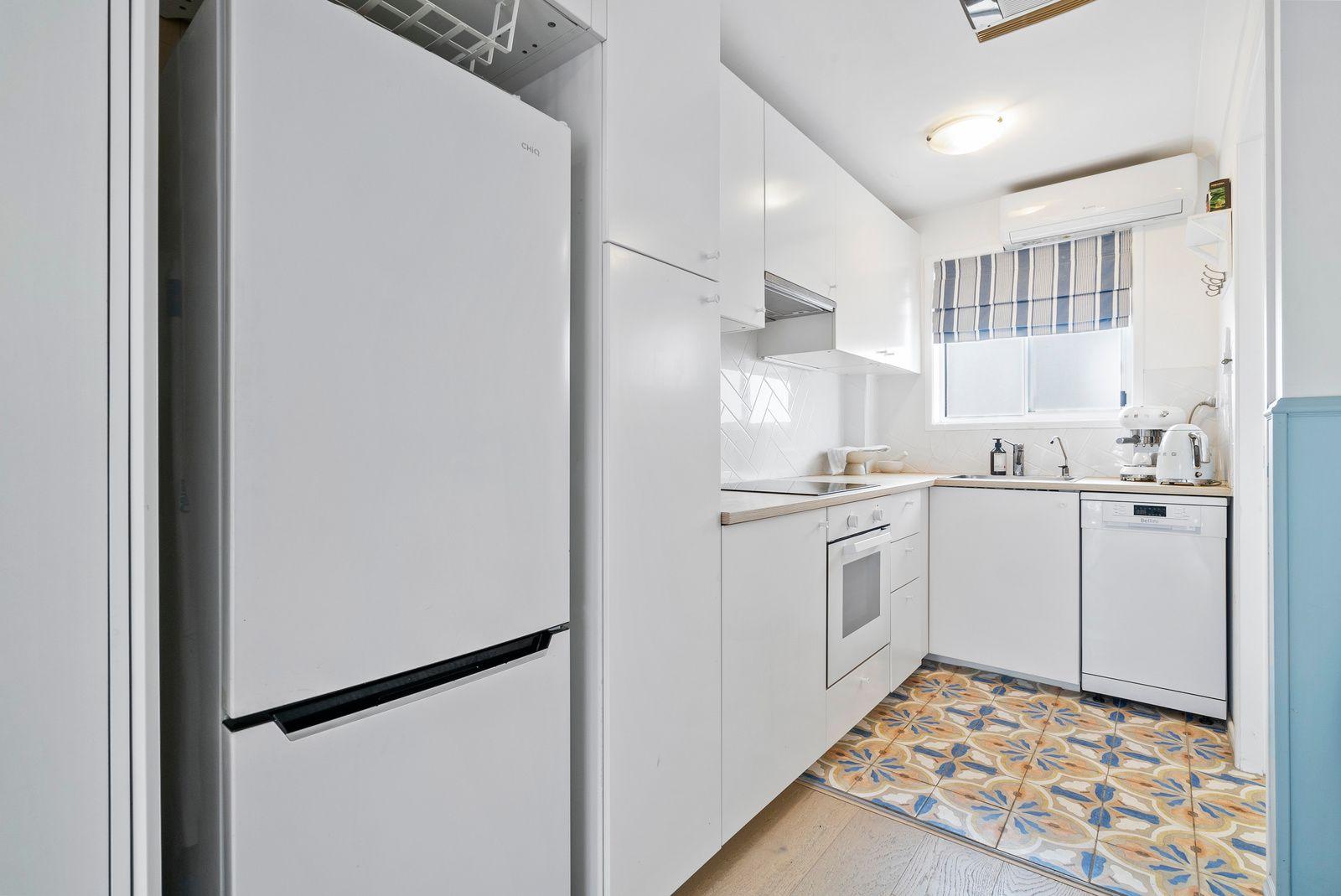 Coastal Simplicity - Studio Apartment with Pool & Prime Palm Beach Position