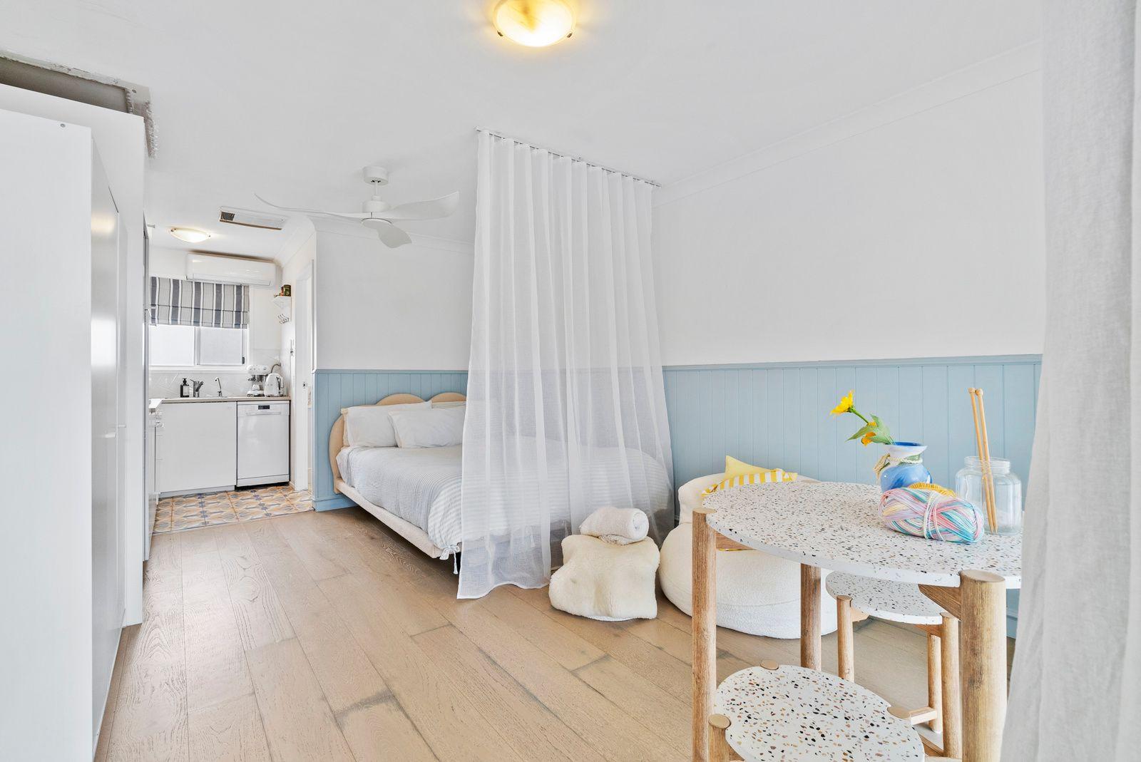 Coastal Simplicity - Studio Apartment with Pool & Prime Palm Beach Position