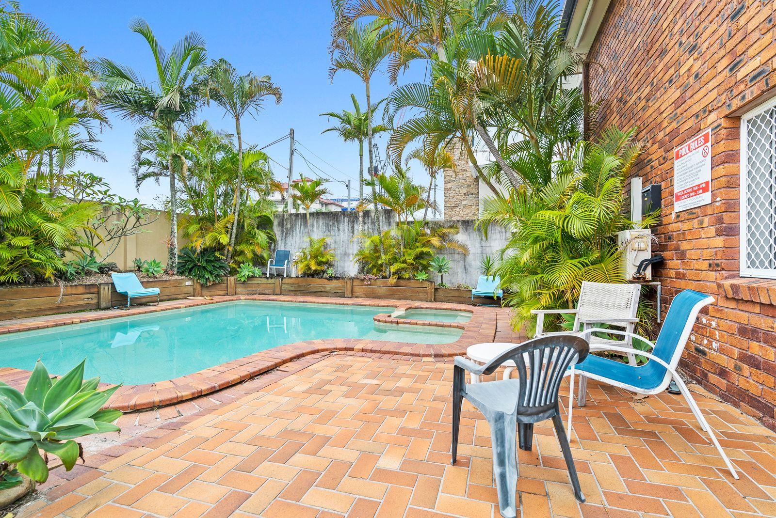Coastal Simplicity - Studio Apartment with Pool & Prime Palm Beach Position