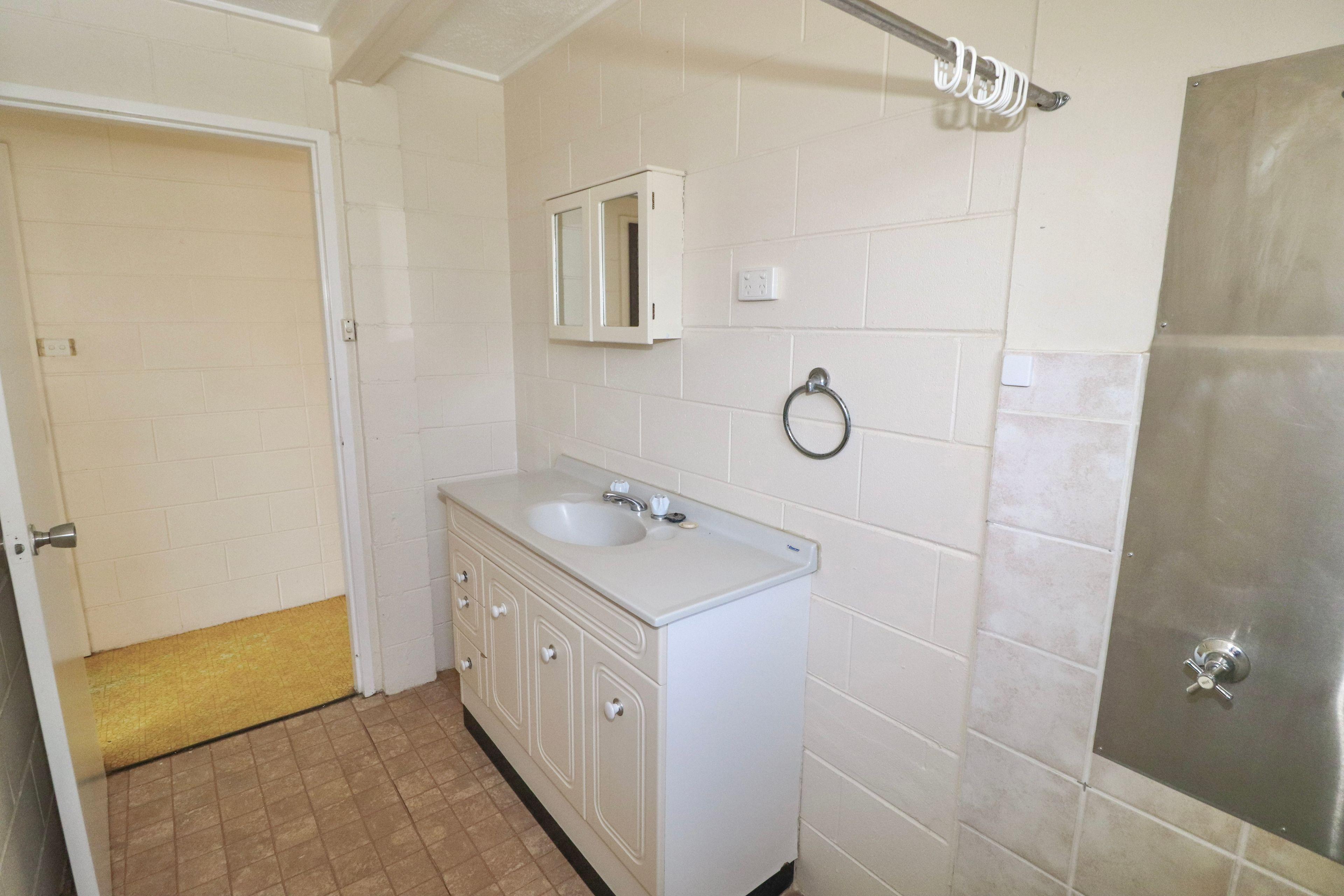 THREE BEDROOM LOWSET UNIT IN TOWN