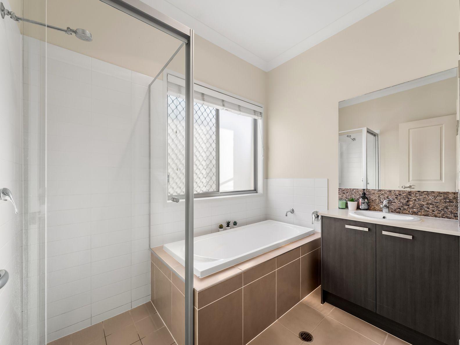 MODERN 3 BEDROOM HOME WITH DUCTED AIRCON & SOLAR