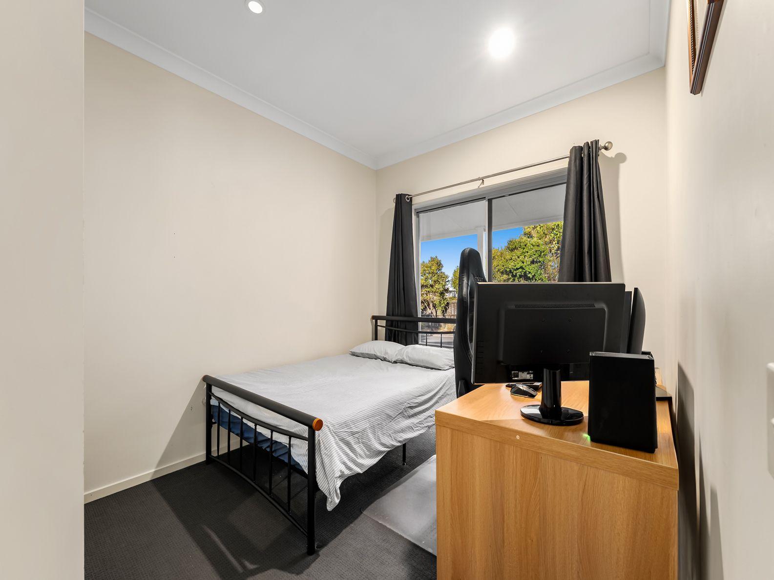 MODERN 3 BEDROOM HOME WITH DUCTED AIRCON & SOLAR