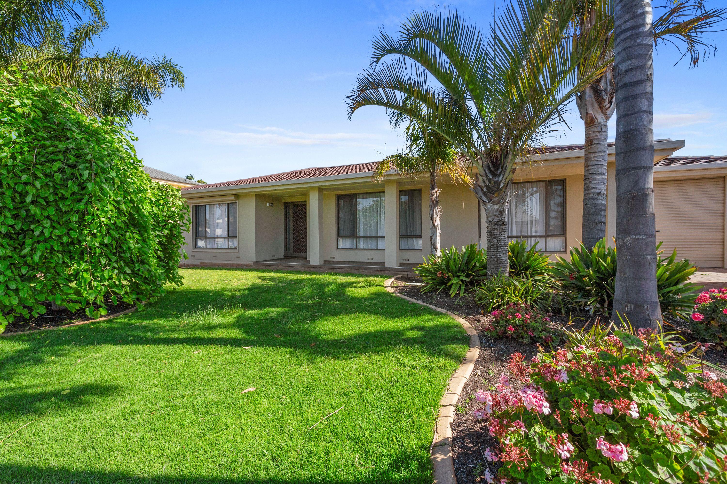 Prop-GPT: House: SA North Haven, SA 5018 Coastal living 3 bedroom home with a pool!