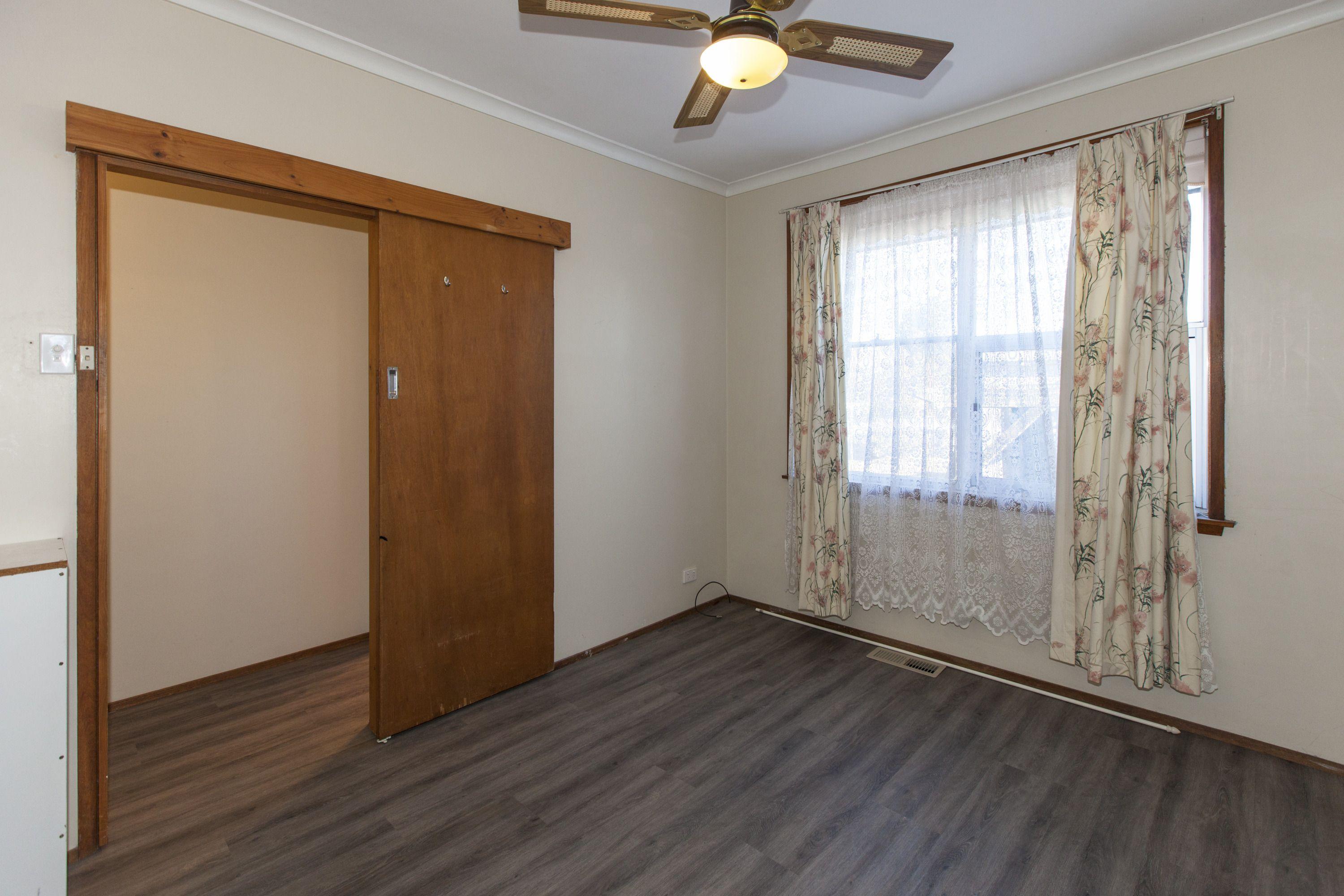 Spacious Home with bonus bungalow