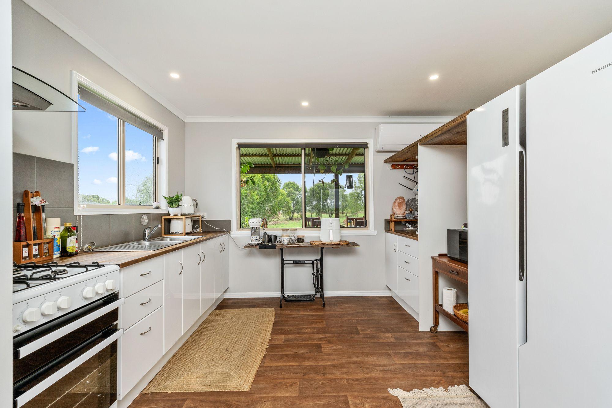 Rural Dual Living Retreat Sitting On Over 23 Acres - Bidwill