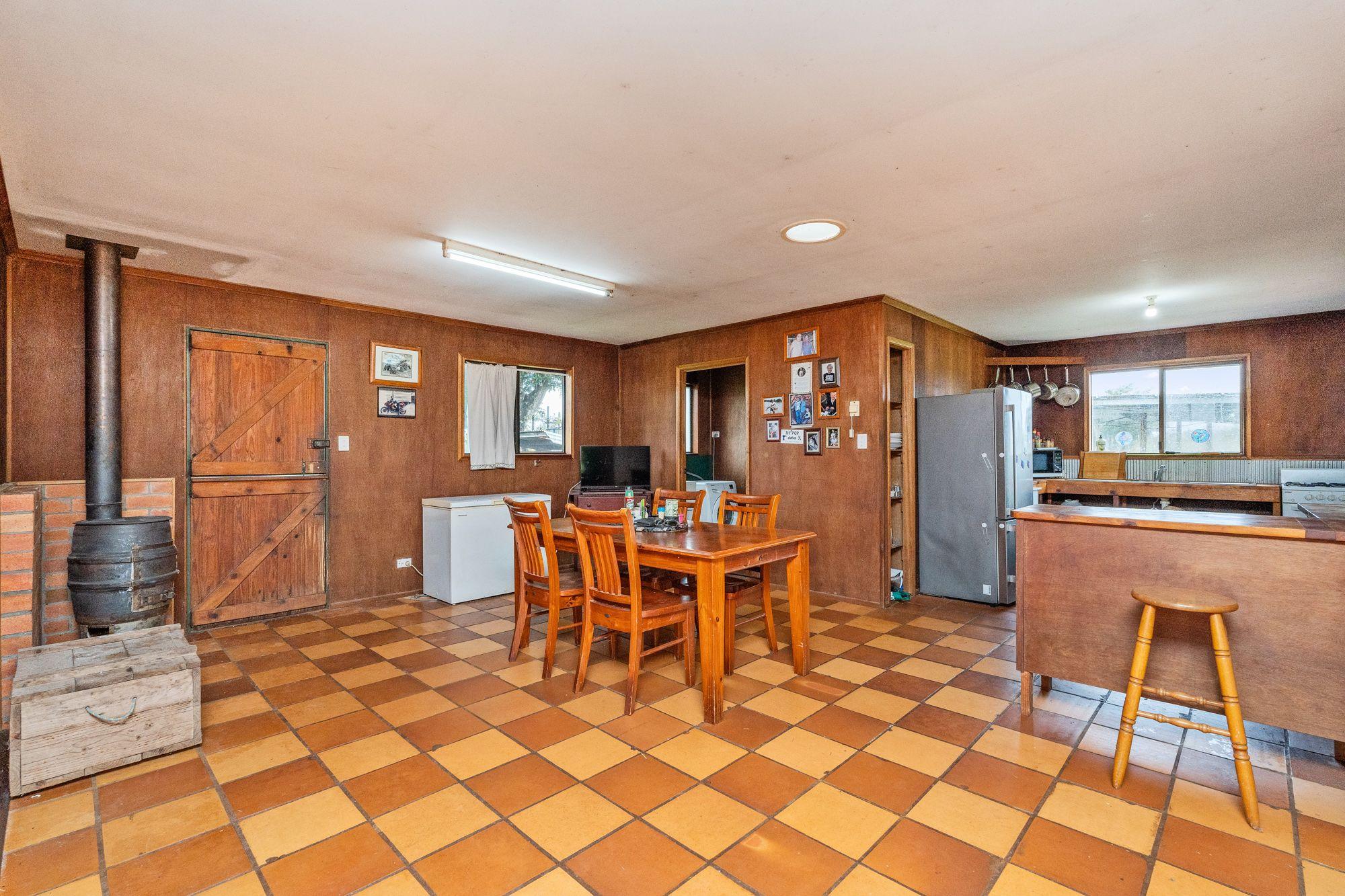 Rural Dual Living Retreat Sitting On Over 23 Acres - Bidwill