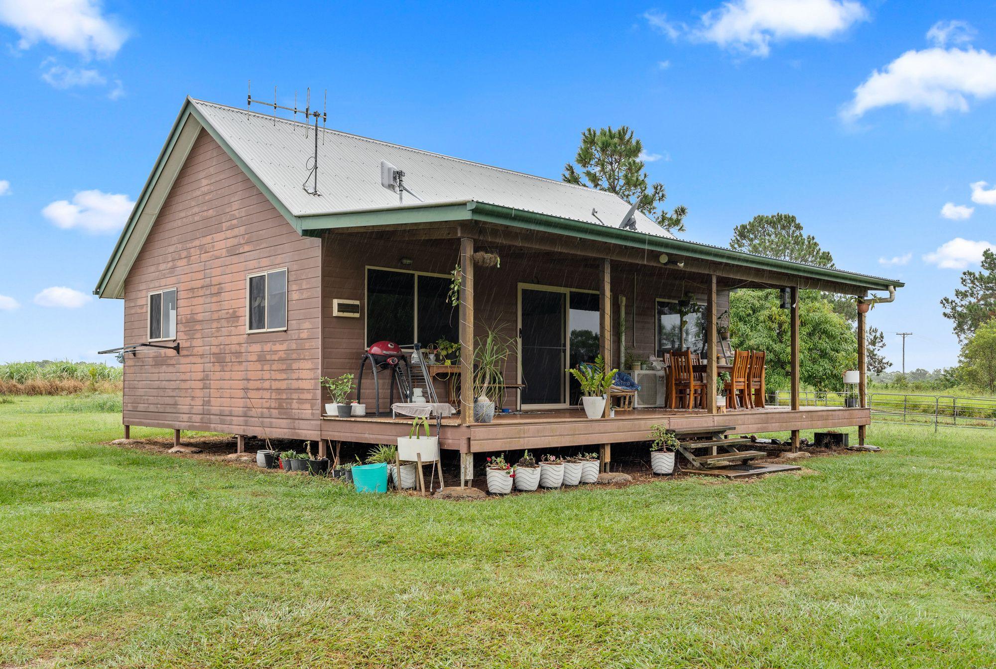 Rural Dual Living Retreat Sitting On Over 23 Acres - Bidwill