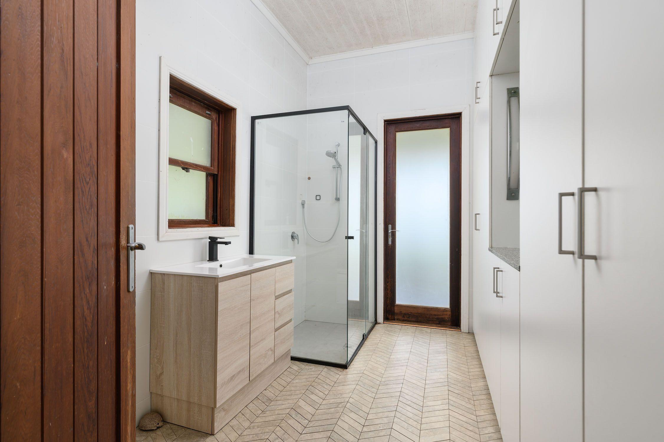 Amamoor Creek Acreage Oasis: Breathtaking Views & Self-Sufficient Living