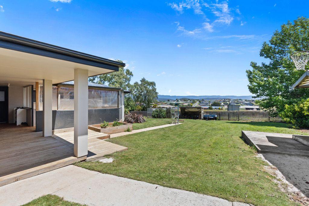 102 Westbury Place, DELORAINE, TAS 7304 - House for Rent - harcourts.net: TAS Deloraine, TAS 7304 House | Prop-GPT the AI-Powered Property Portal