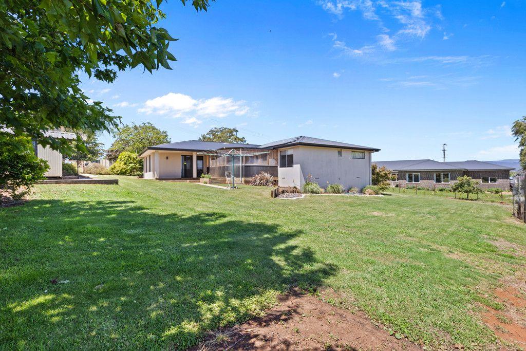 102 Westbury Place, DELORAINE, TAS 7304 - House for Rent - harcourts.net