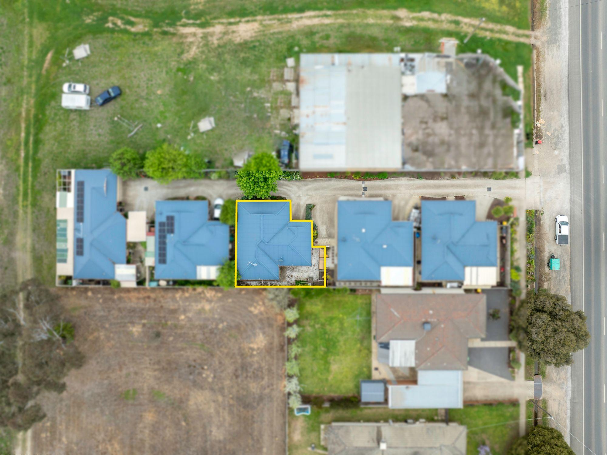 Modern Low Maintenance Townhouse