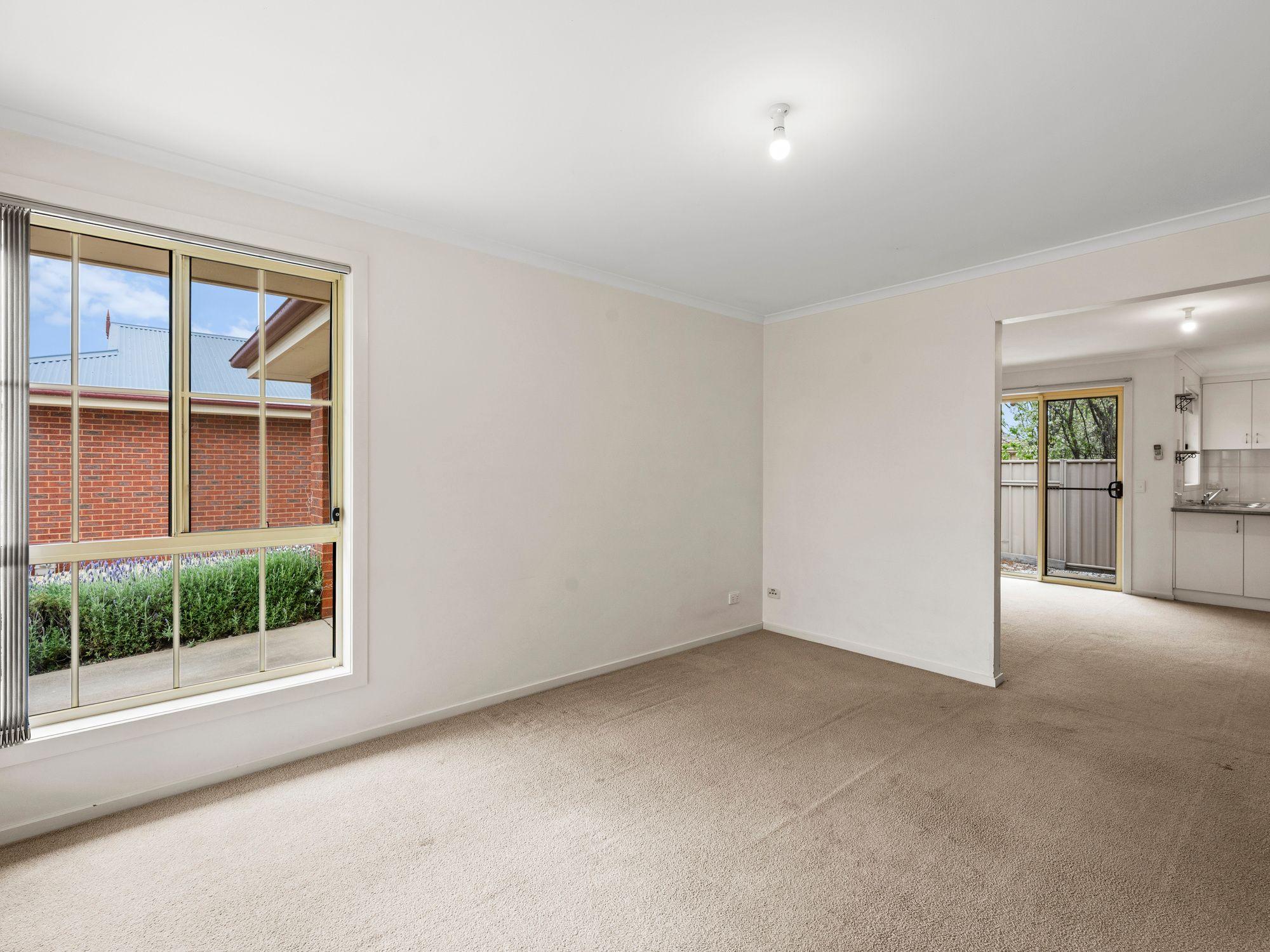 Modern Low Maintenance Townhouse