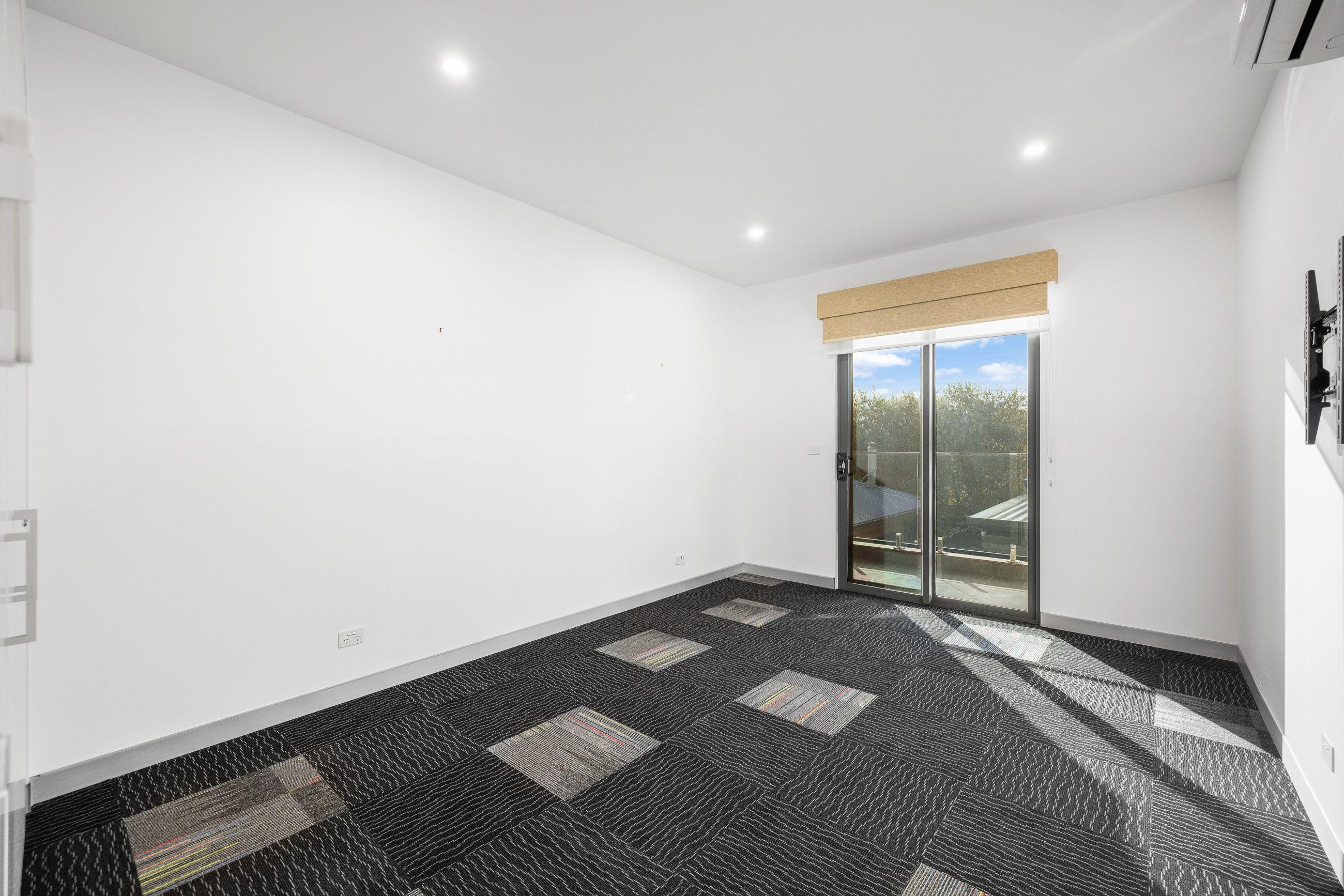 Elegant Coastal Living in Cowes!