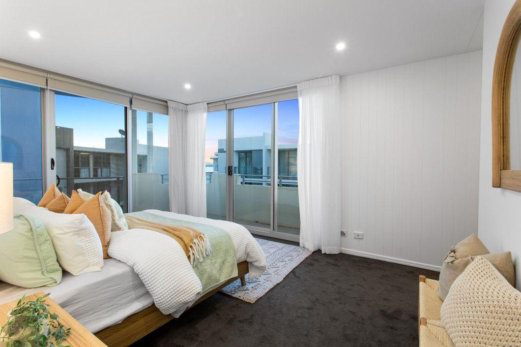 Luxury Waterfront 2-Storey Penthouse in Woody Point