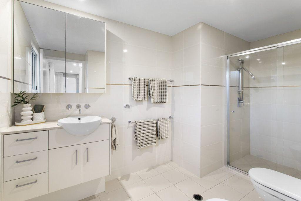 Luxury Waterfront 2-Storey Penthouse in Woody Point