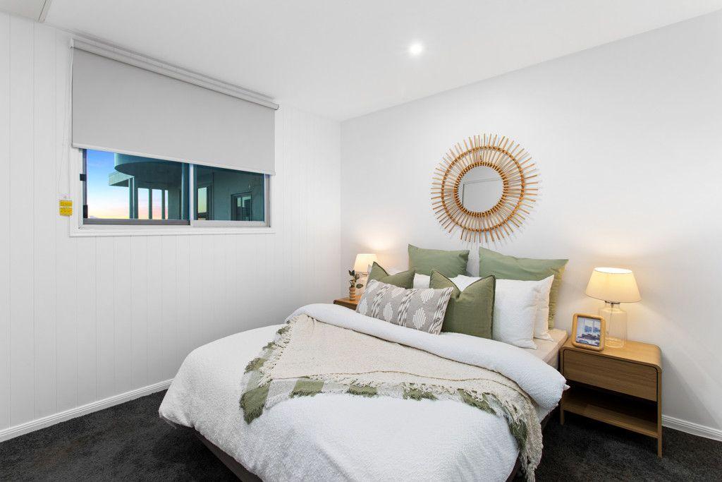 Luxury Waterfront 2-Storey Penthouse in Woody Point