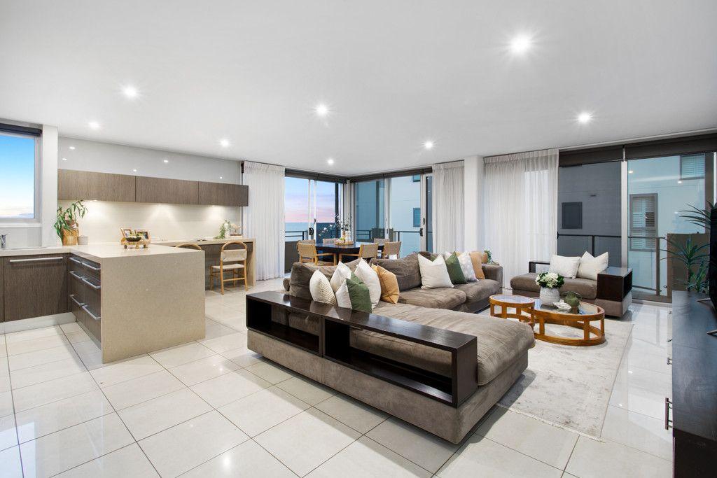 Luxury Waterfront 2-Storey Penthouse in Woody Point