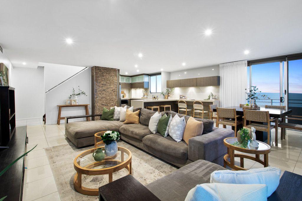 Luxury Waterfront 2-Storey Penthouse in Woody Point