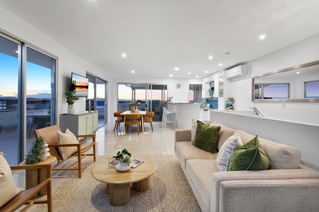 Luxury Waterfront 2-Storey Penthouse in Woody Point