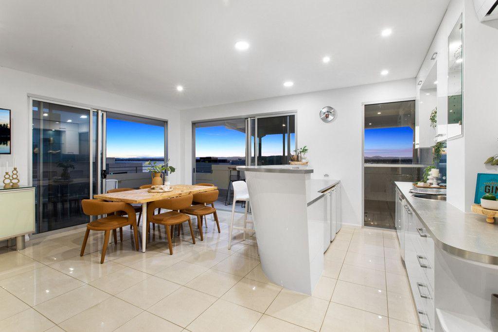 Luxury Waterfront 2-Storey Penthouse in Woody Point