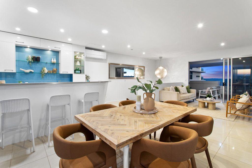 Luxury Waterfront 2-Storey Penthouse in Woody Point