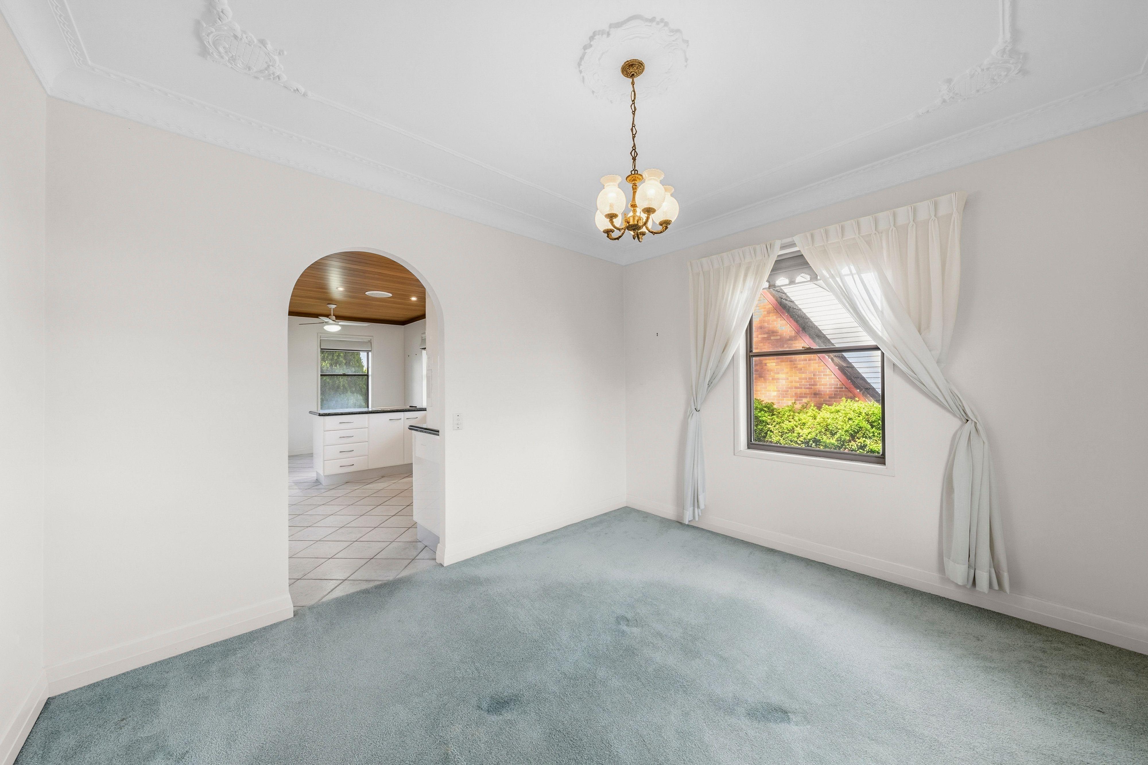 STUNNING 4- BEDROOM 2- BATHROOM HOME IN BRIDGEMAN DOWNS