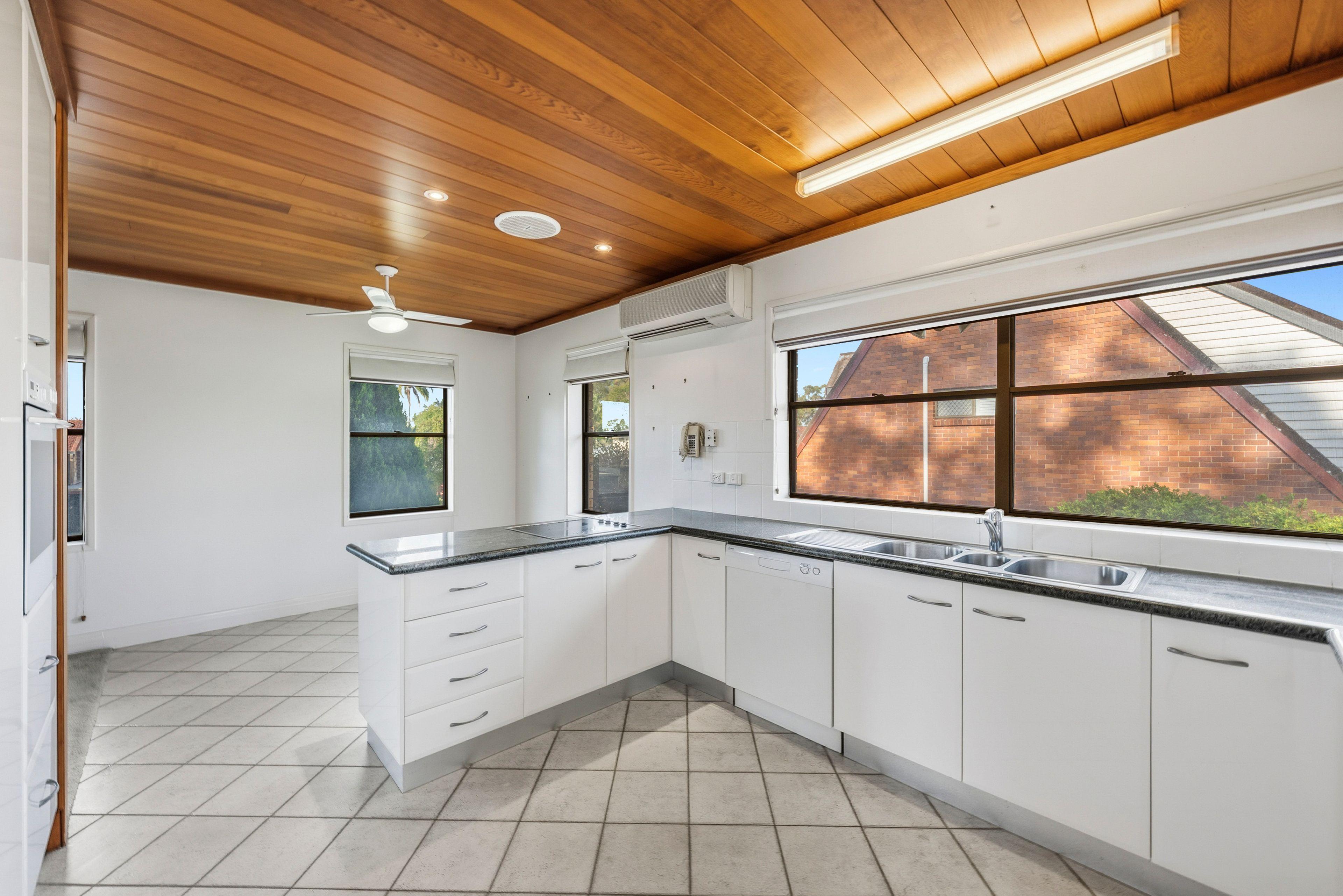 STUNNING 4- BEDROOM 2- BATHROOM HOME IN BRIDGEMAN DOWNS